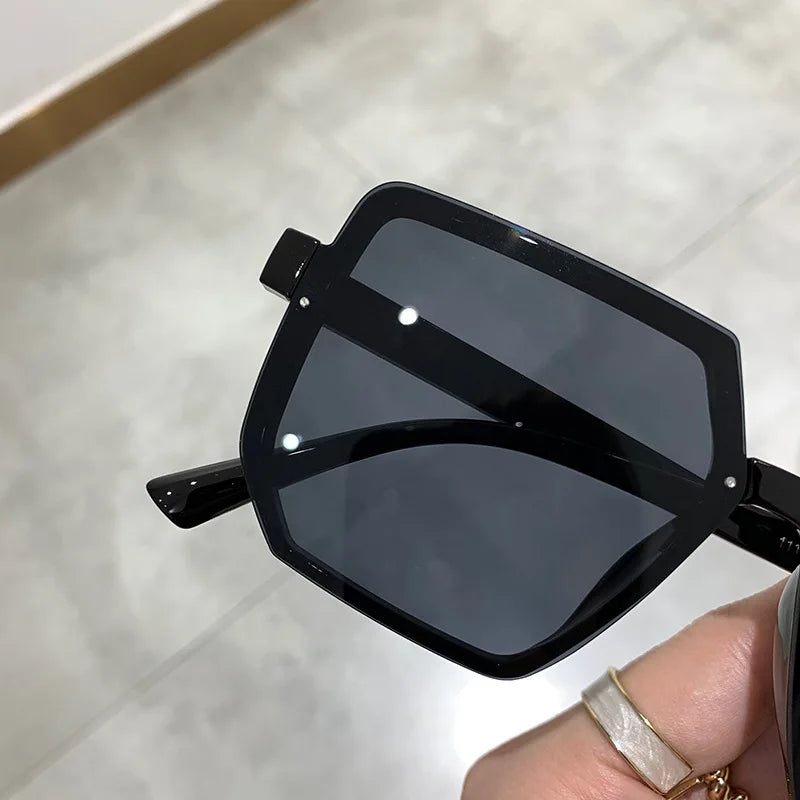🕶️ Lunettes de Soleil Vintage – Grande Monture Carrée Unisexe