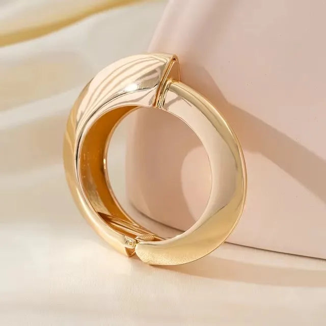 HUANZHI Bracelet Large Asymétrique en Résine Beige – Style Géométrique Exagéré, Mode Automne, Bijou Épais et Surdimensionné, Idéal Cadeau