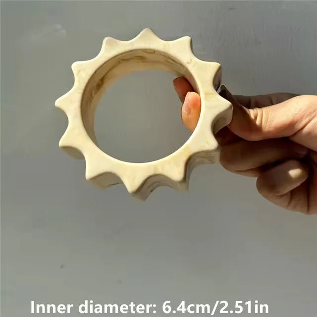 HUANZHI Bracelet Large Asymétrique en Résine Beige – Style Géométrique Exagéré, Mode Automne, Bijou Épais et Surdimensionné, Idéal Cadeau