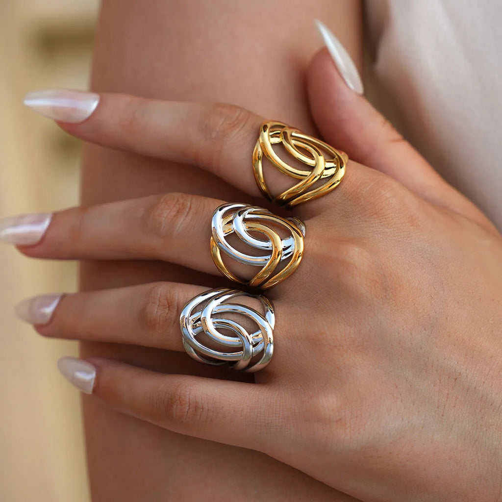 Anneau Large Géométrique Doré en Acier Inoxydable – Bijou Élégant, Étanche et Quotidien pour Femmes