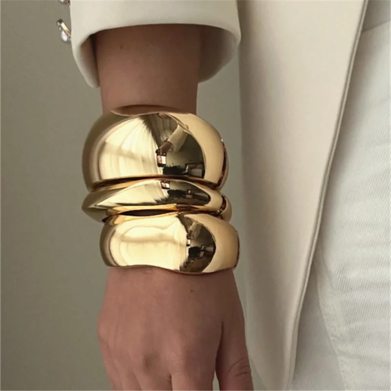 HUANZHI Bracelet Large Asymétrique en Résine Beige – Style Géométrique Exagéré, Mode Automne, Bijou Épais et Surdimensionné, Idéal Cadeau