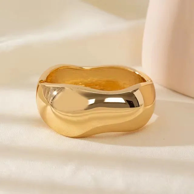 HUANZHI Bracelet Large Asymétrique en Résine Beige – Style Géométrique Exagéré, Mode Automne, Bijou Épais et Surdimensionné, Idéal Cadeau