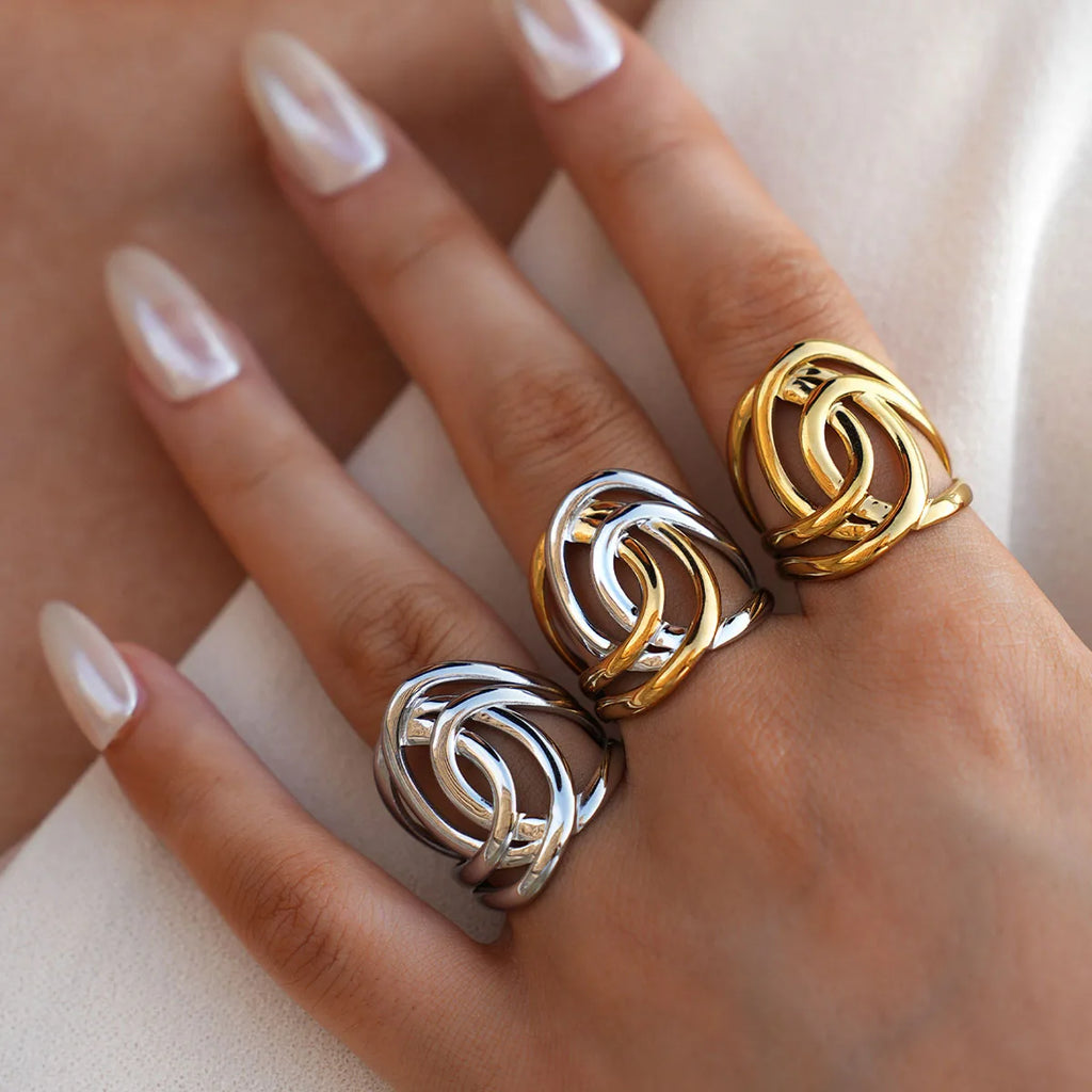 Anneau Large Géométrique Doré en Acier Inoxydable – Bijou Élégant, Étanche et Quotidien pour Femmes
